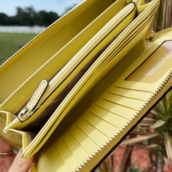 Michael Kors Jet Set Continental Large Wristlet Pebbled Leather Buttercup Yellow - Picture 4 of 5